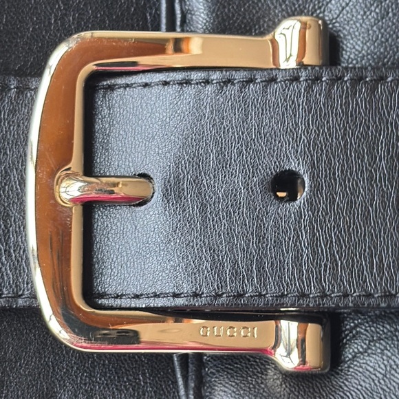 Gucci Black Leather women’s belt with Gold Buckle and suede detail. never worn - Picture 1 of 3